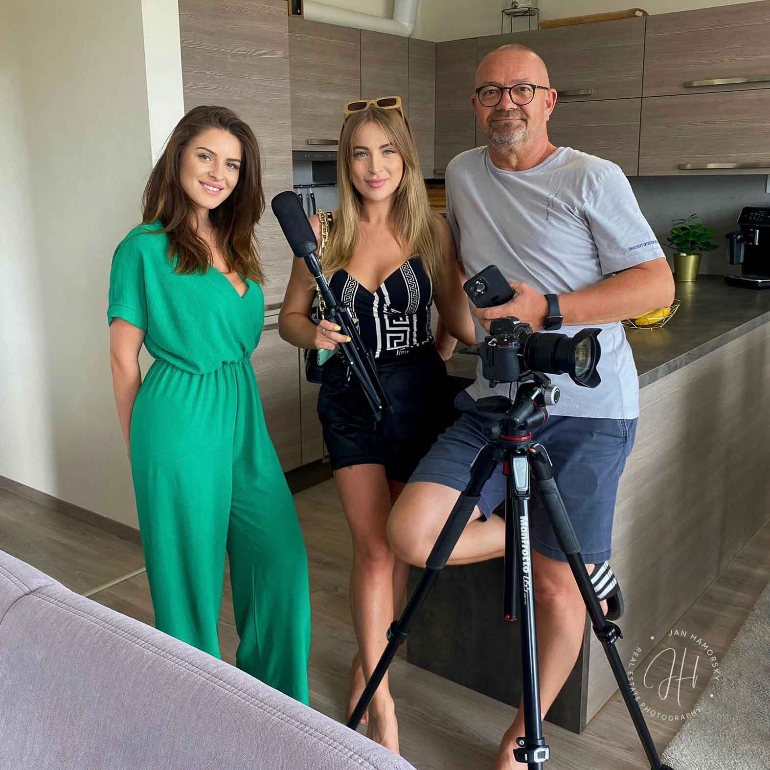 Natáčanie video reportáže s realitnou maklérkou Klaudiou Jenischovou