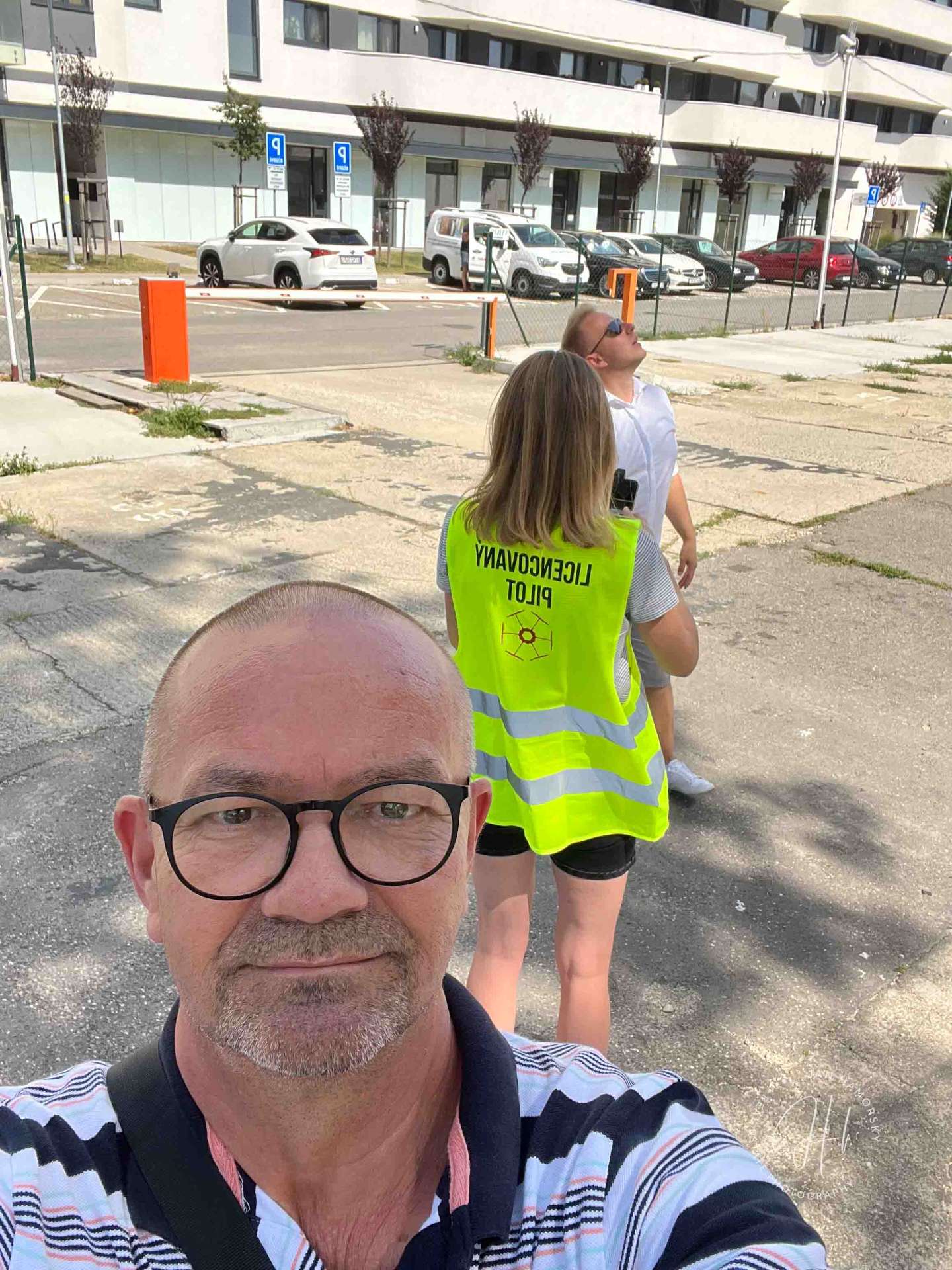 Licencovaný pilot dronu Zdenka pri natáčaní novostavby v Bratislave