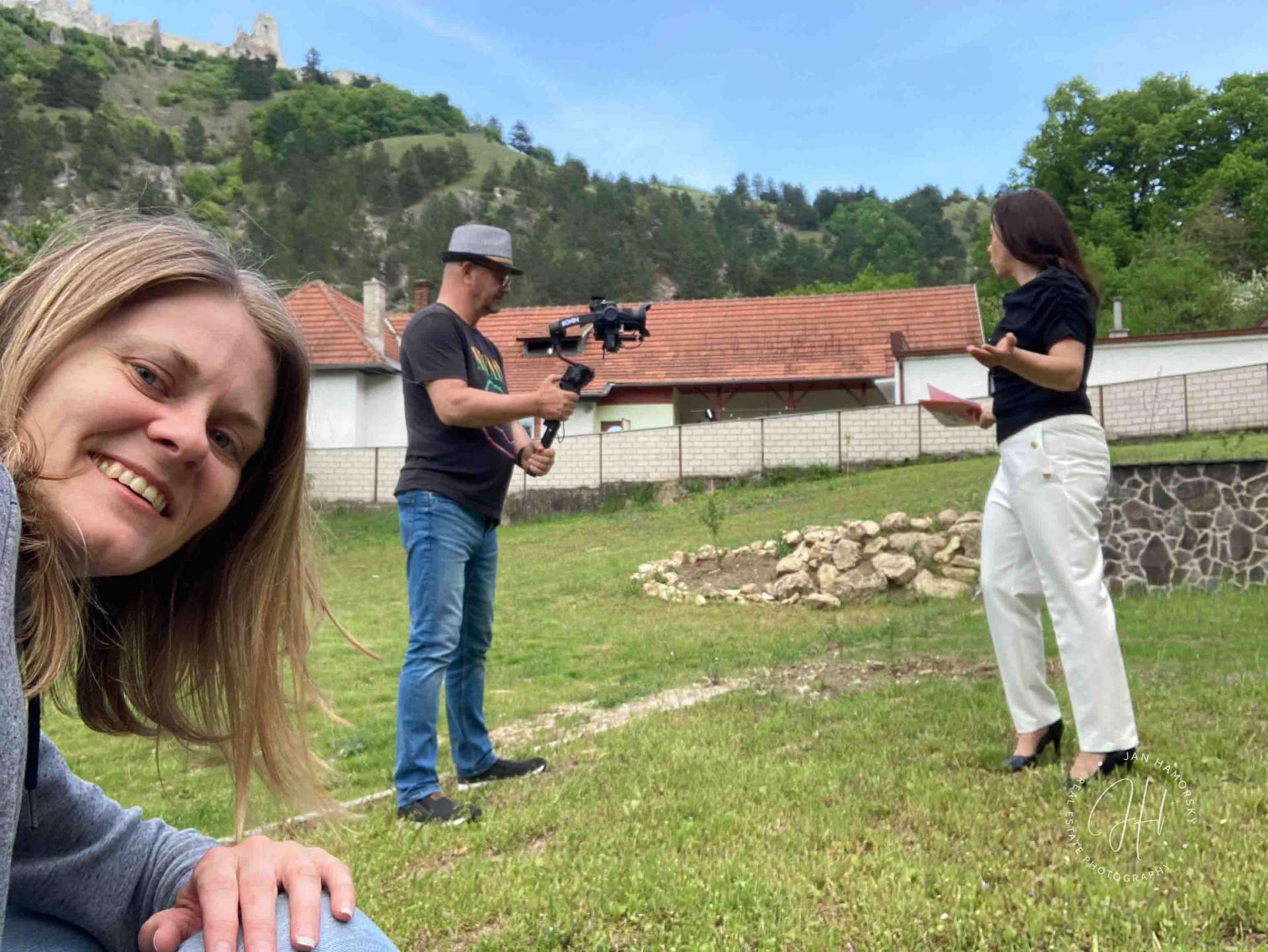 Natáčanie video reportáže s Luciakovou Winners pri historickom hrade