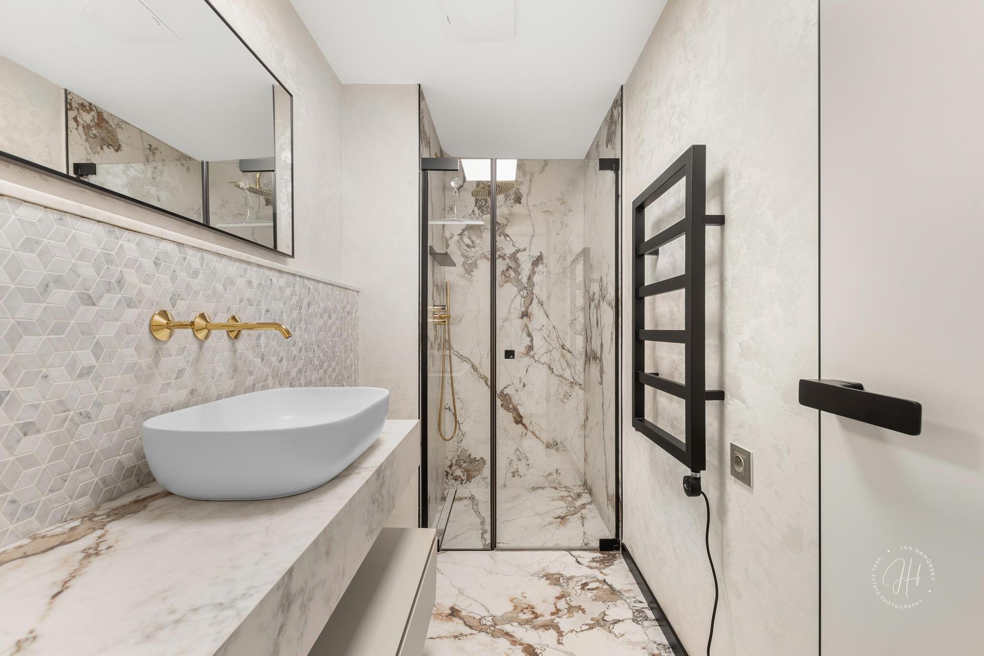 Mramorová kúpeľňa – Luxusný apartmán