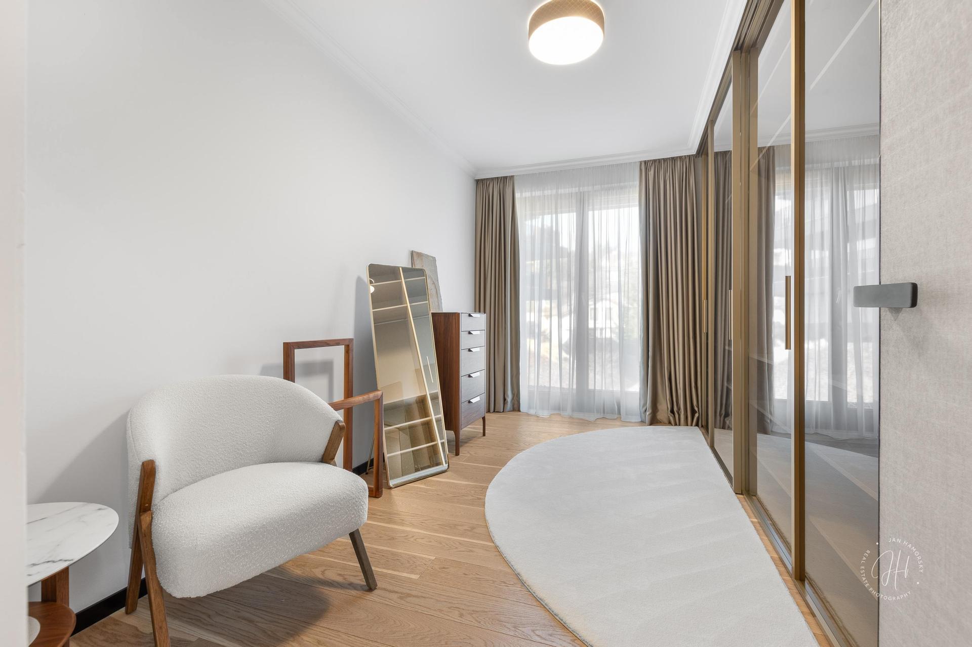 Šatník – Luxusný apartmán
