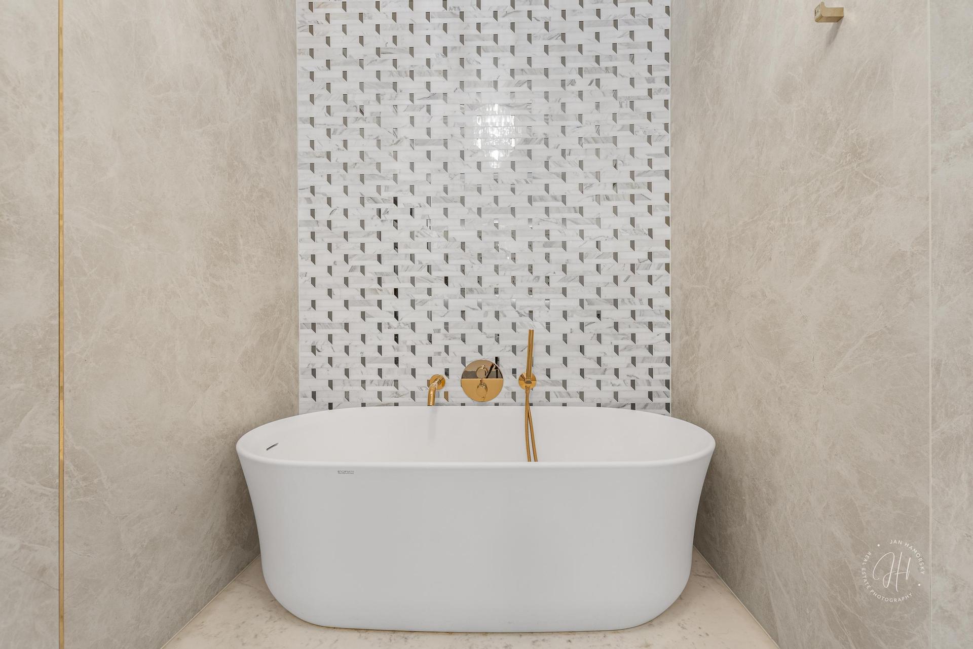 Voľne stojaca vaňa – Luxusný apartmán