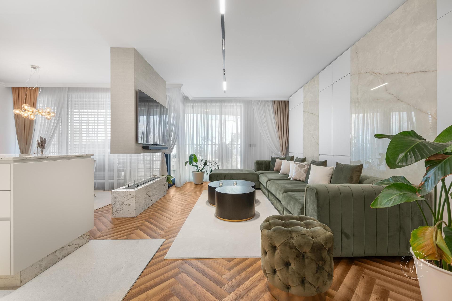 Obývačka s krbom – Luxusný apartmán
