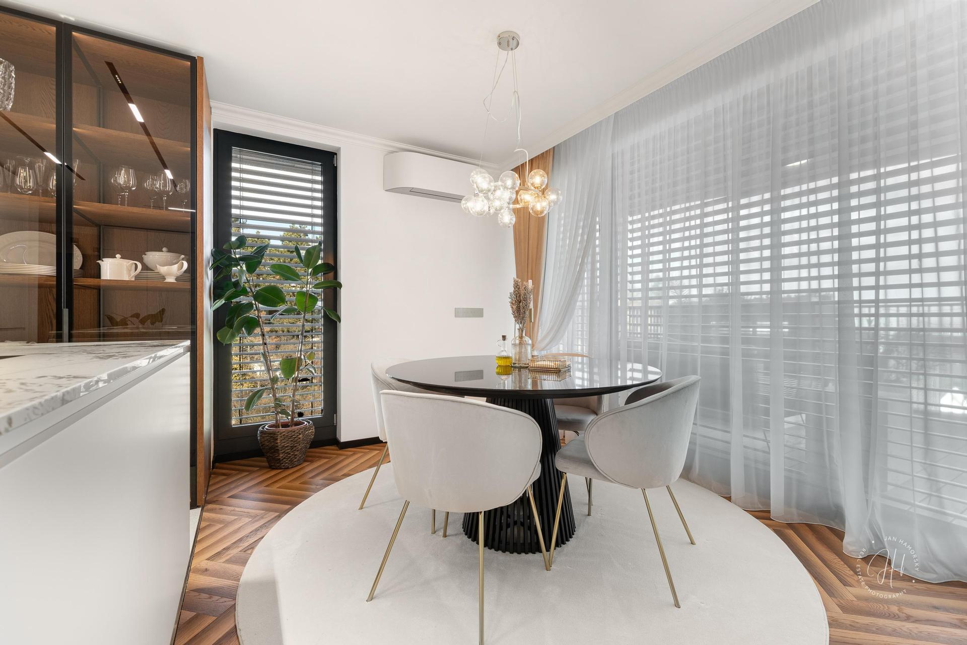 Jedálenský kút – Luxusný apartmán