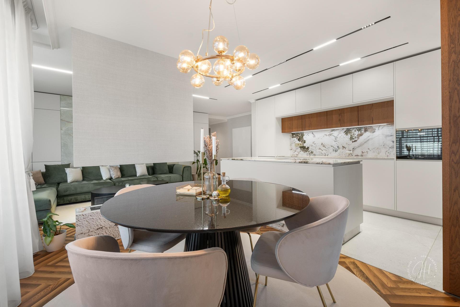 Jedáleň s obývacou zónou – Luxusný apartmán
