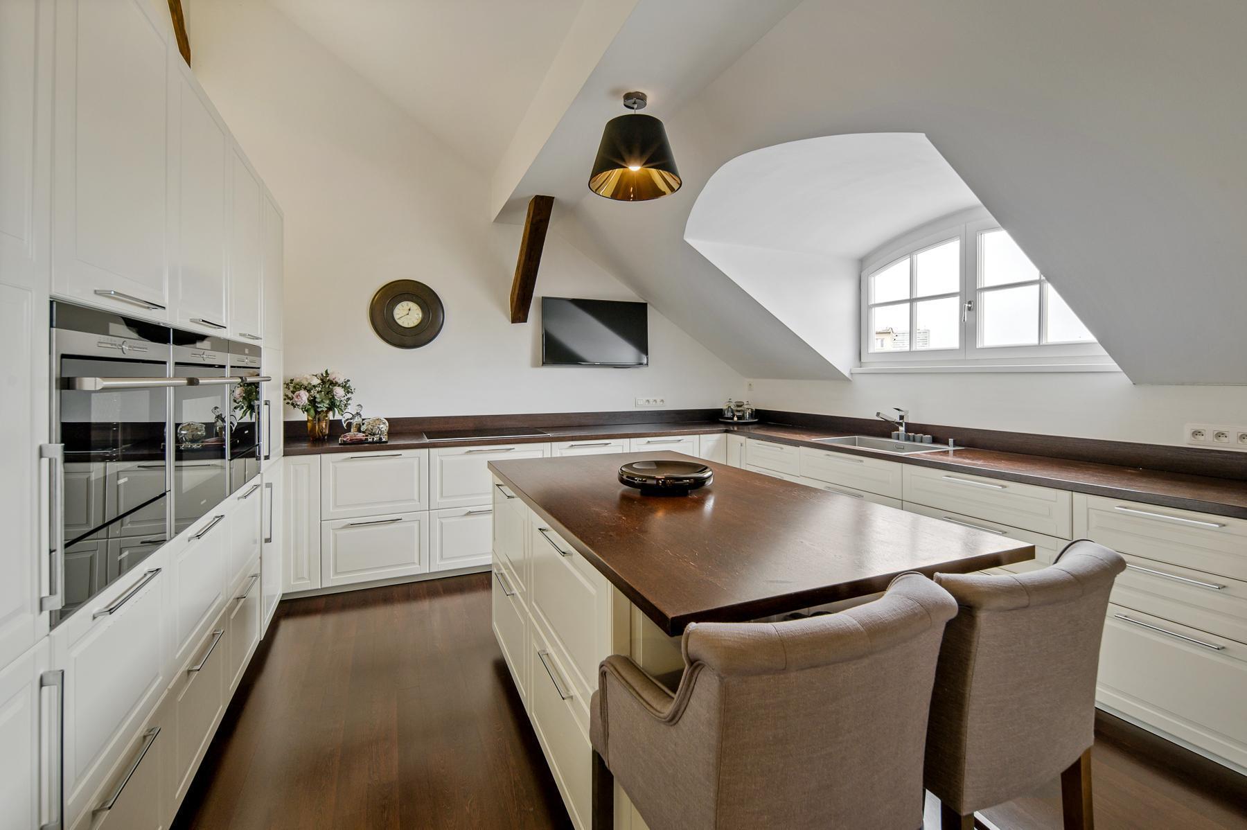 Podkrovná kuchyňa s ostrovom – Luxusný apartmán