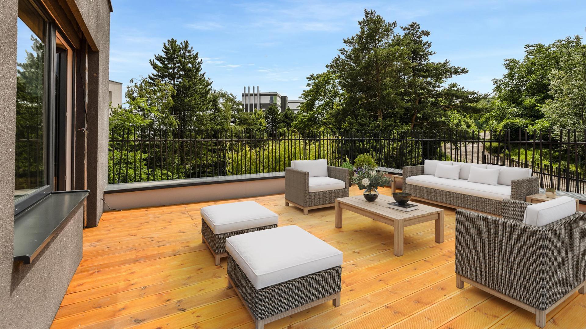 Virtual staging terasy s ratanovým nábytkom